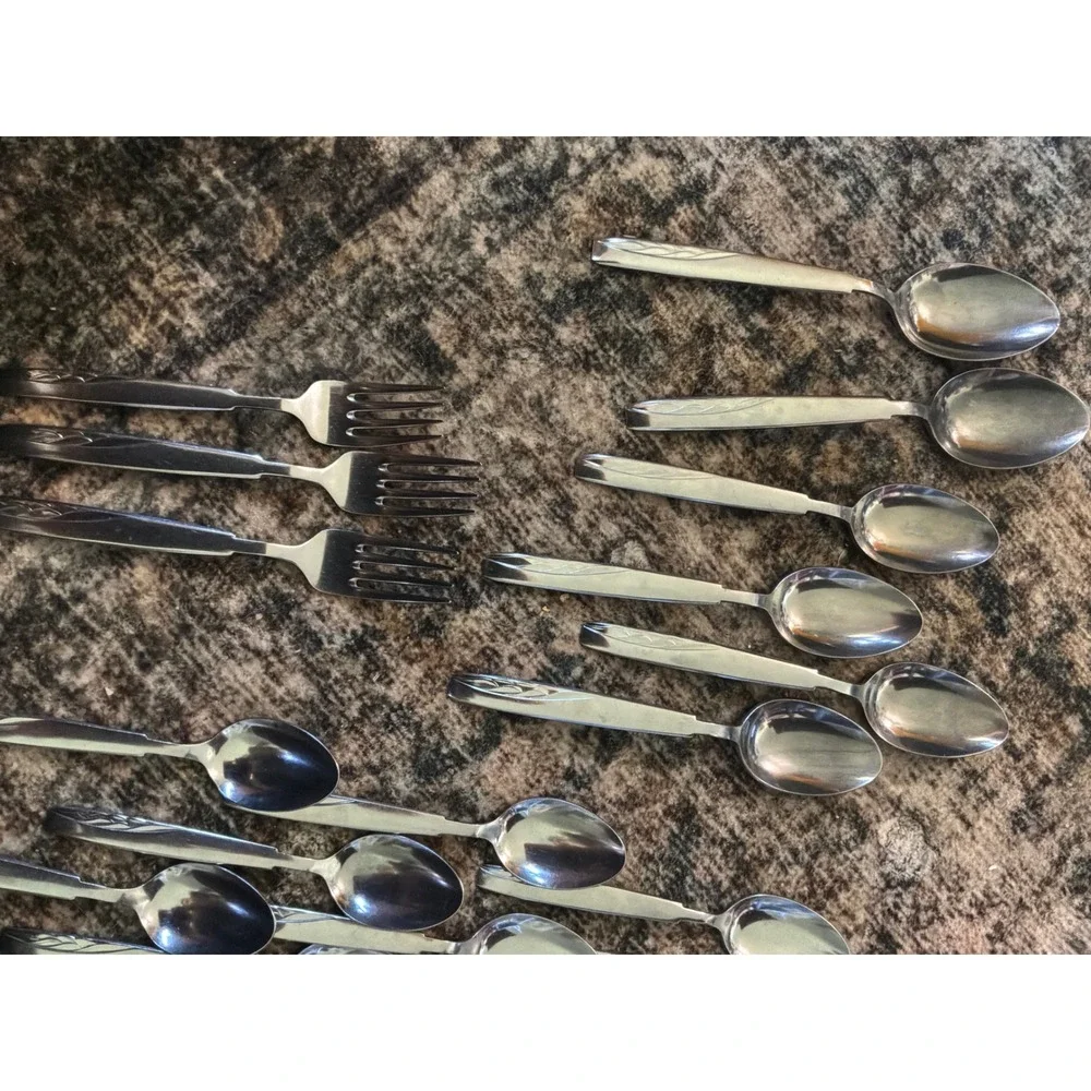 Vintage MCM Unisex MW Co Stainless Flatware 25pc Set Silver Wheat Japan